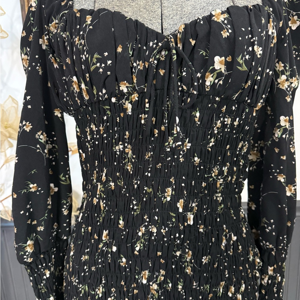We’re All Pretty Girls Floral Smocked Sweetheart Neck Puff Sleeve Dress Sz S💚🍄 - Picture 3 of 11